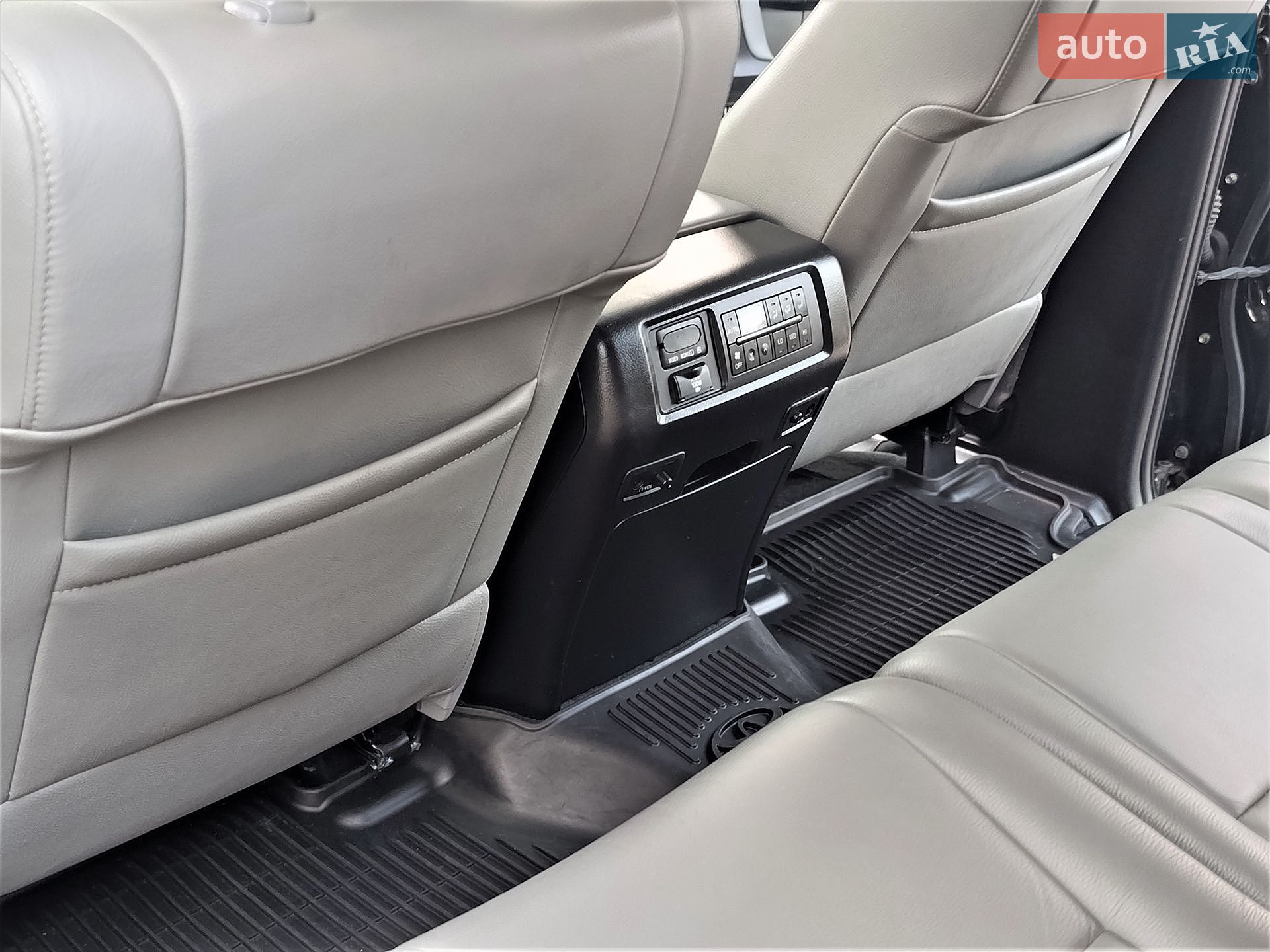 Toyota Sequoia 2018 VIN 5TDJY5G13KS167560 фото оголошення 32 з 57