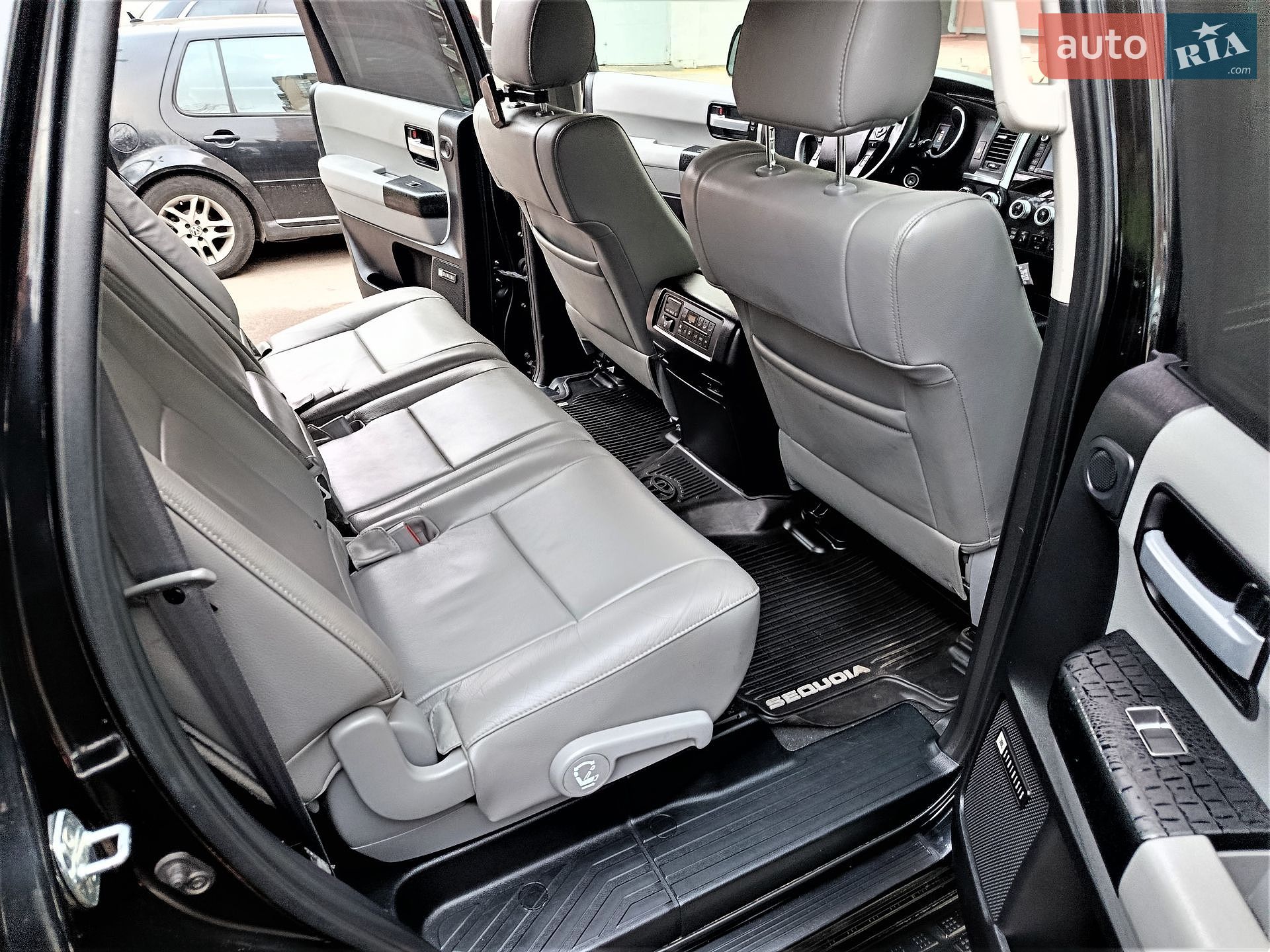 Toyota Sequoia 2018 VIN 5TDJY5G13KS167560 фото оголошення 38 з 57