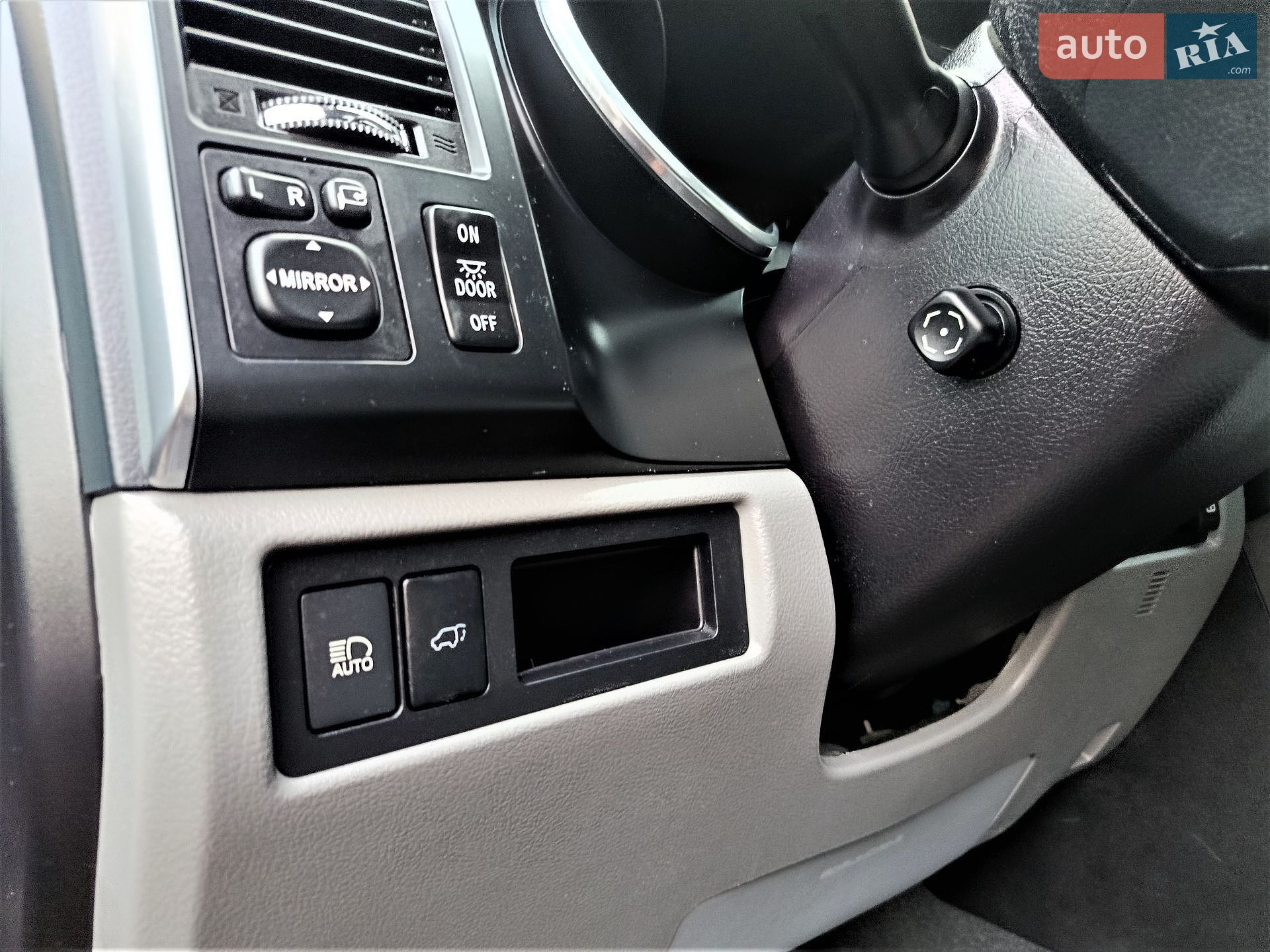 Toyota Sequoia 2018 VIN 5TDJY5G13KS167560 фото оголошення 42 з 57