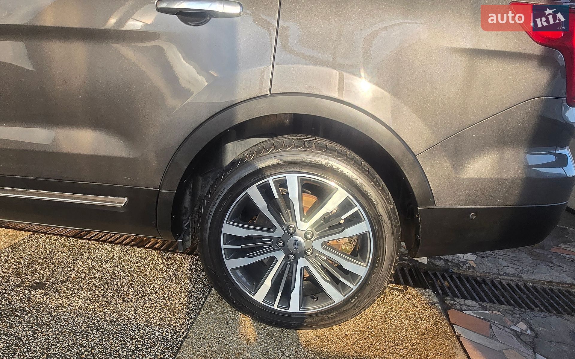 Ford Explorer 2015 VIN 1FM5K8HT5GGB83826 фото оголошення 14 з 52