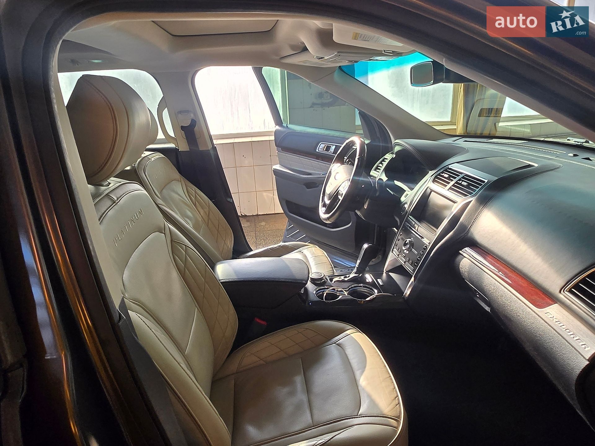 Ford Explorer 2015 VIN 1FM5K8HT5GGB83826 фото оголошення 18 з 52