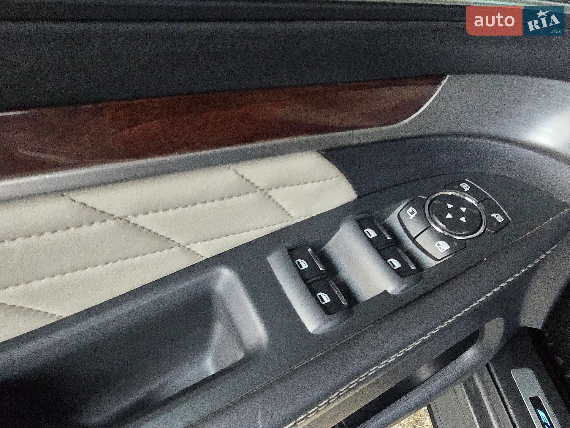 Ford Explorer 2015 VIN 1FM5K8HT5GGB83826 фото оголошення 27 з 52