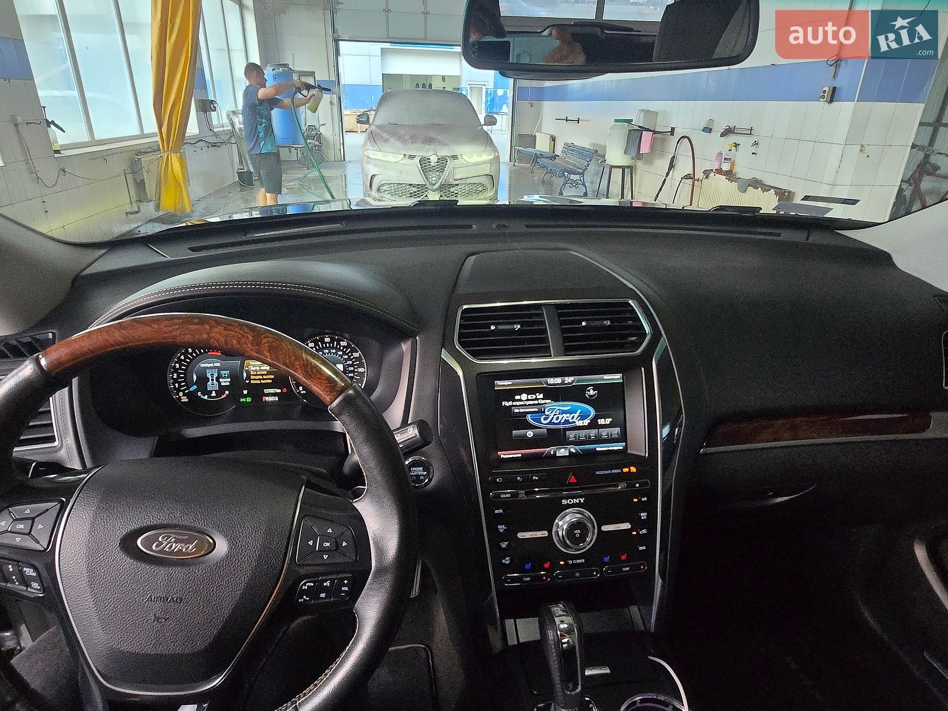 Ford Explorer 2015 VIN 1FM5K8HT5GGB83826 фото оголошення 30 з 52