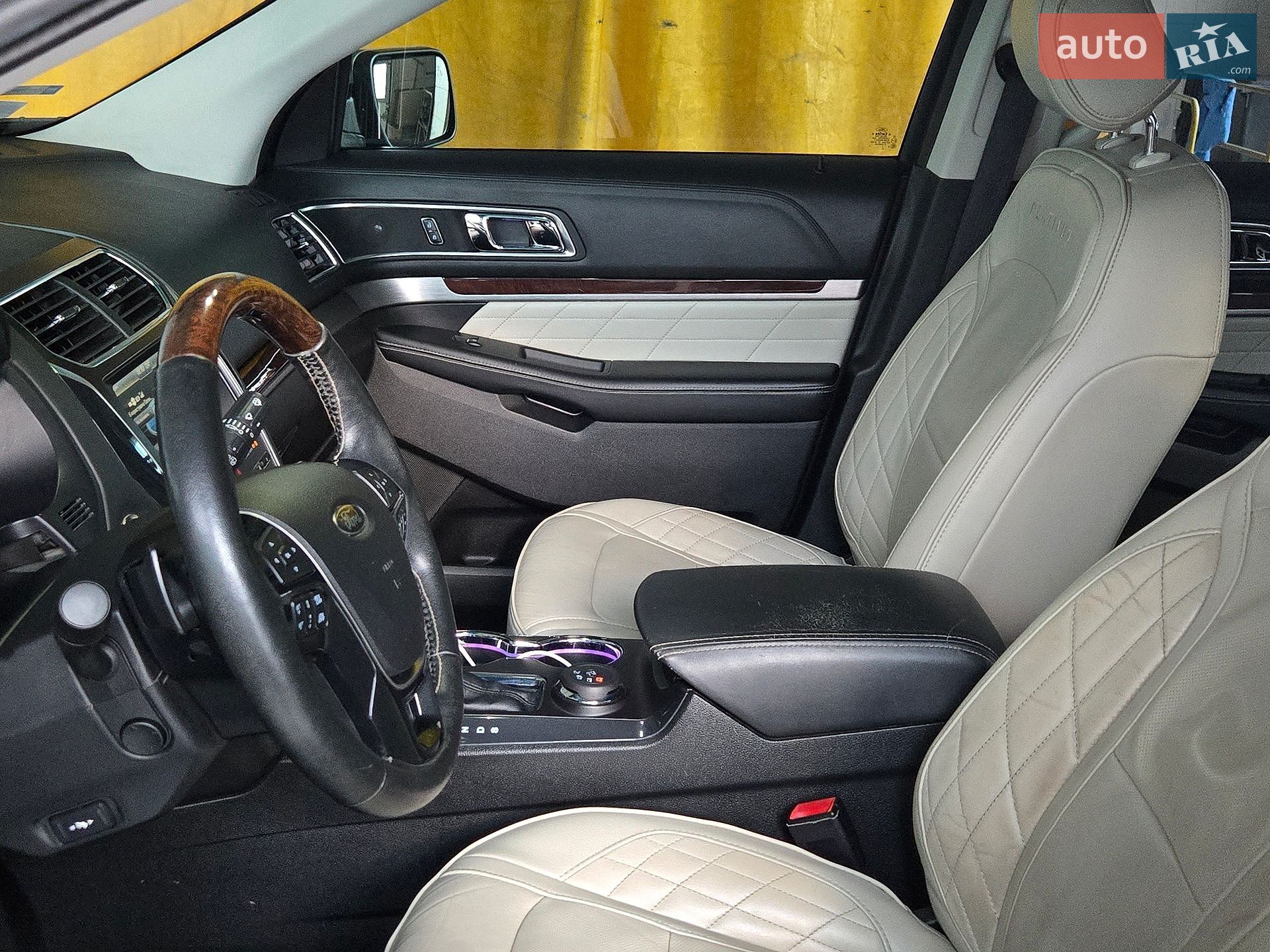 Ford Explorer 2015 VIN 1FM5K8HT5GGB83826 фото оголошення 32 з 52
