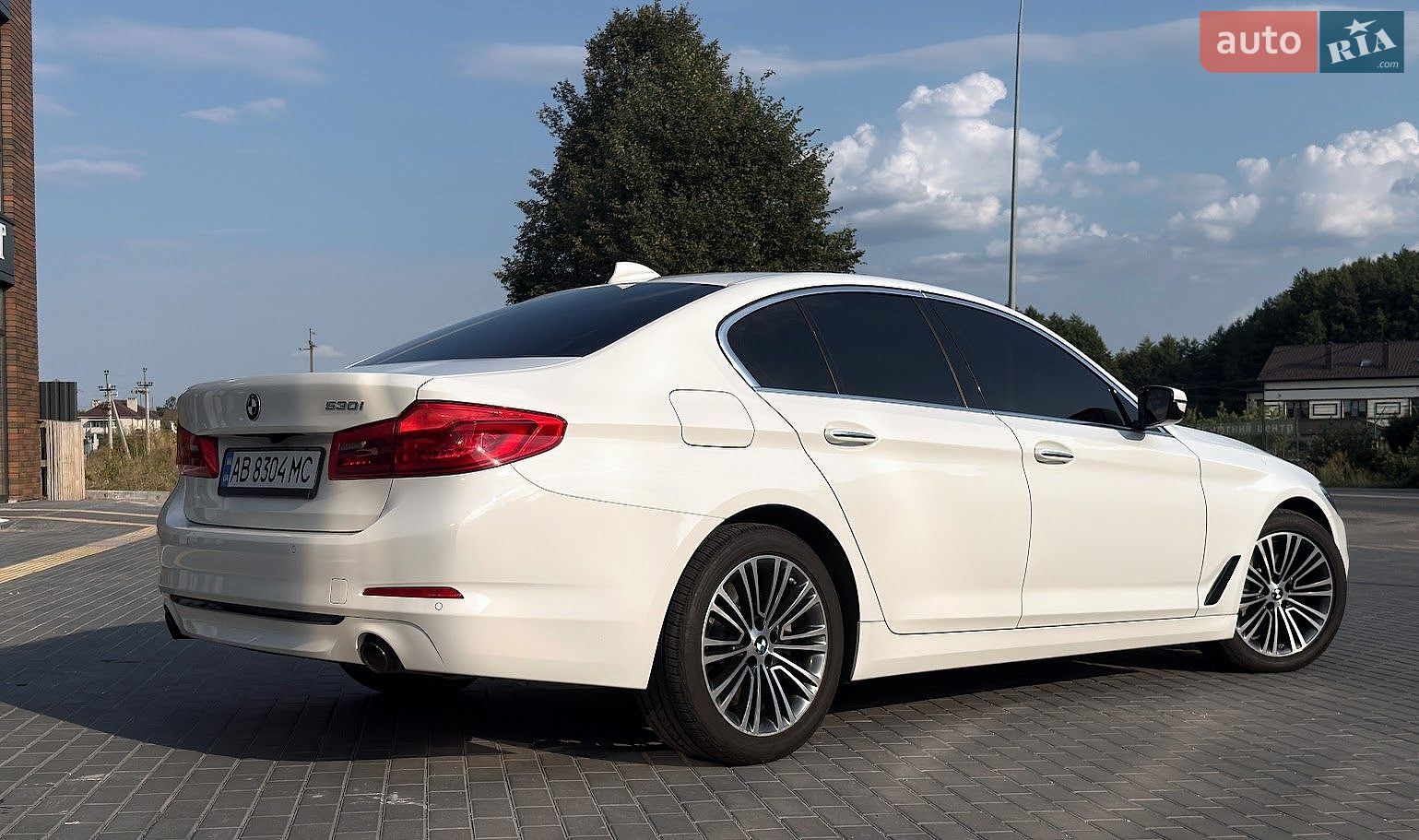 BMW 5 Series 2017 VIN WBAJA5C33HWA35015 фото оголошення 3 з 8