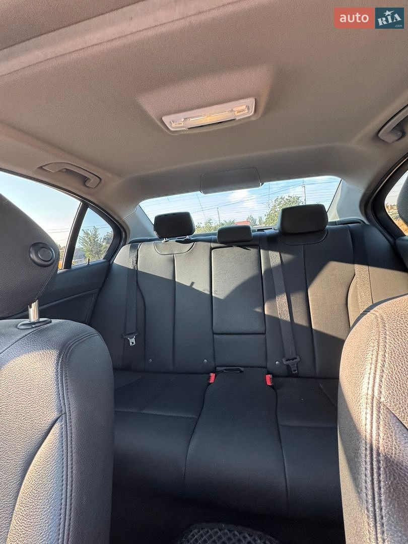 BMW 3 Series 2015 VIN WBA8E5G58GNT41644 фото оголошення 3 з 24