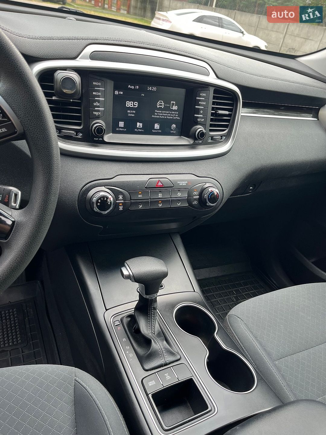 Kia Sorento 2018 VIN 5XYPGDA39KG523993 фото оголошення 8 з 11