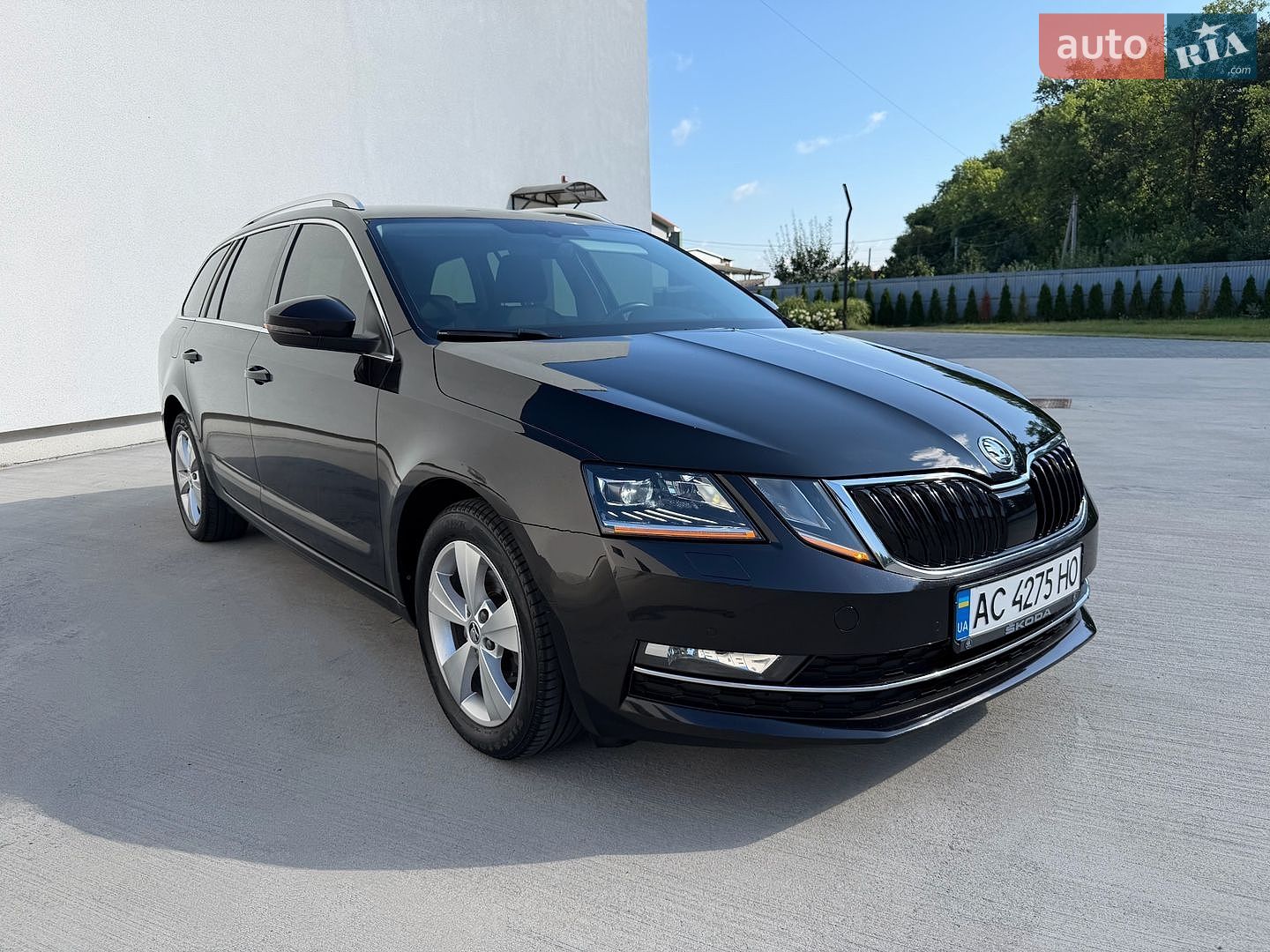 Skoda Octavia 2019 VIN TMBJG9NEXK0136972 фото оголошення 2 з 134