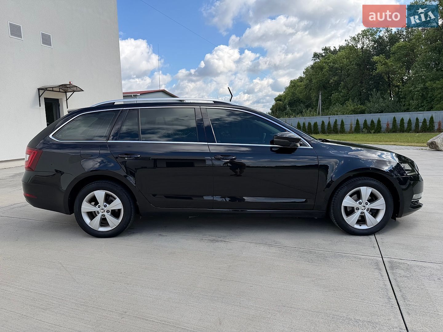 Skoda Octavia 2019 VIN TMBJG9NEXK0136972 фото оголошення 11 з 134