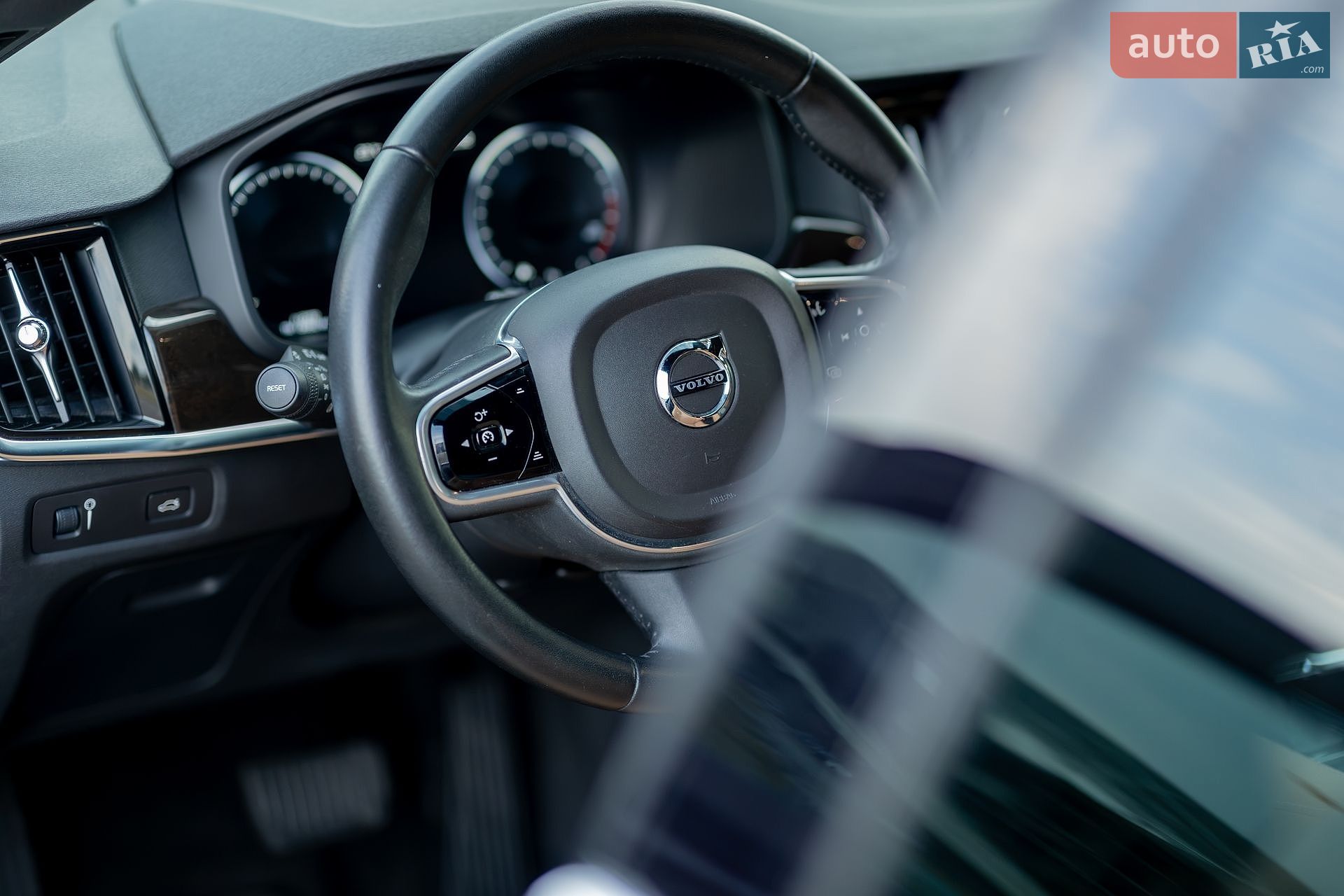 Volvo S90 2017 VIN LVY992MK9JP027252 фото оголошення 10 з 16