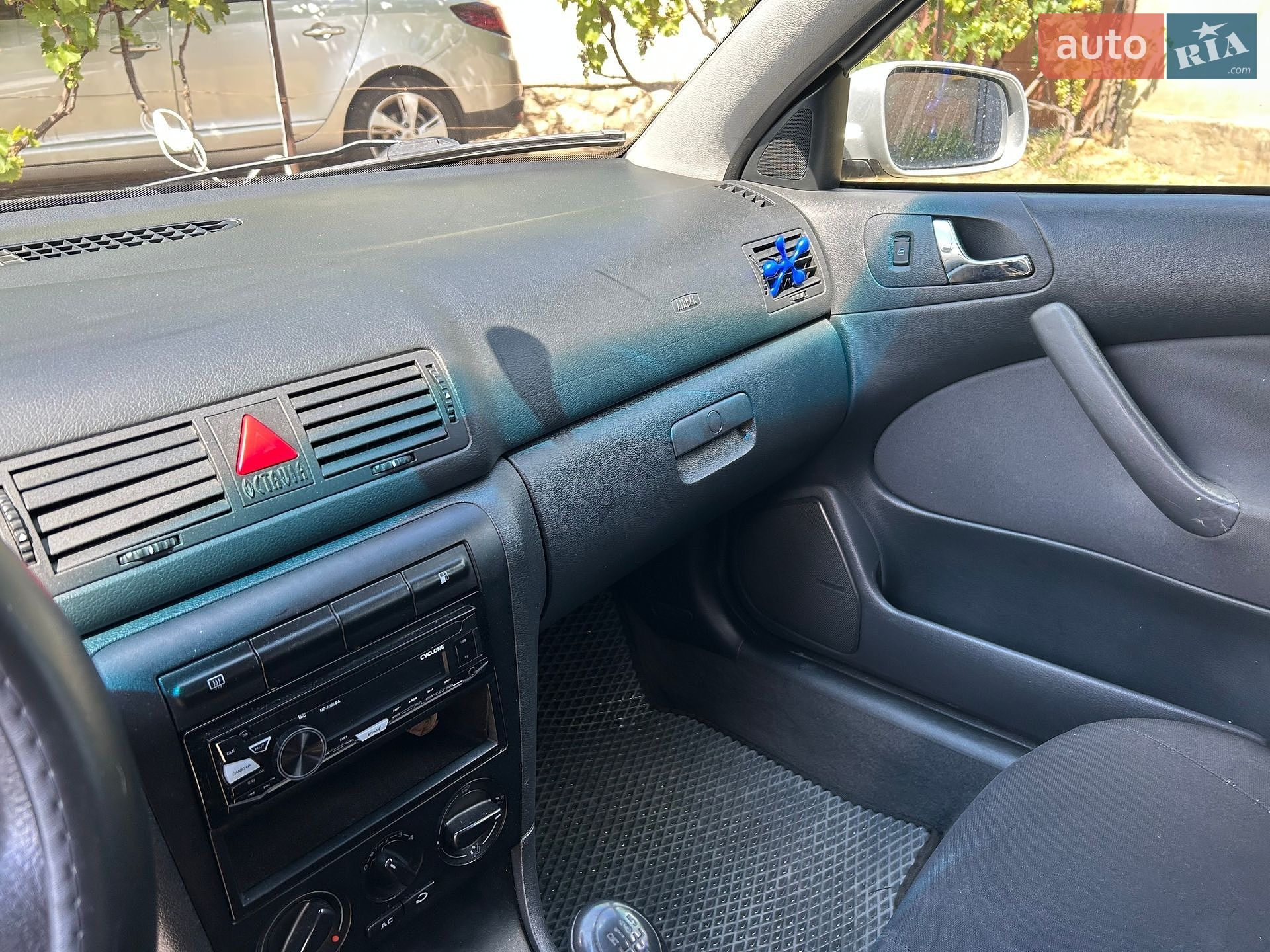 Skoda Octavia 2004 VIN TMBDX41U142900390 фото оголошення 5 з 8