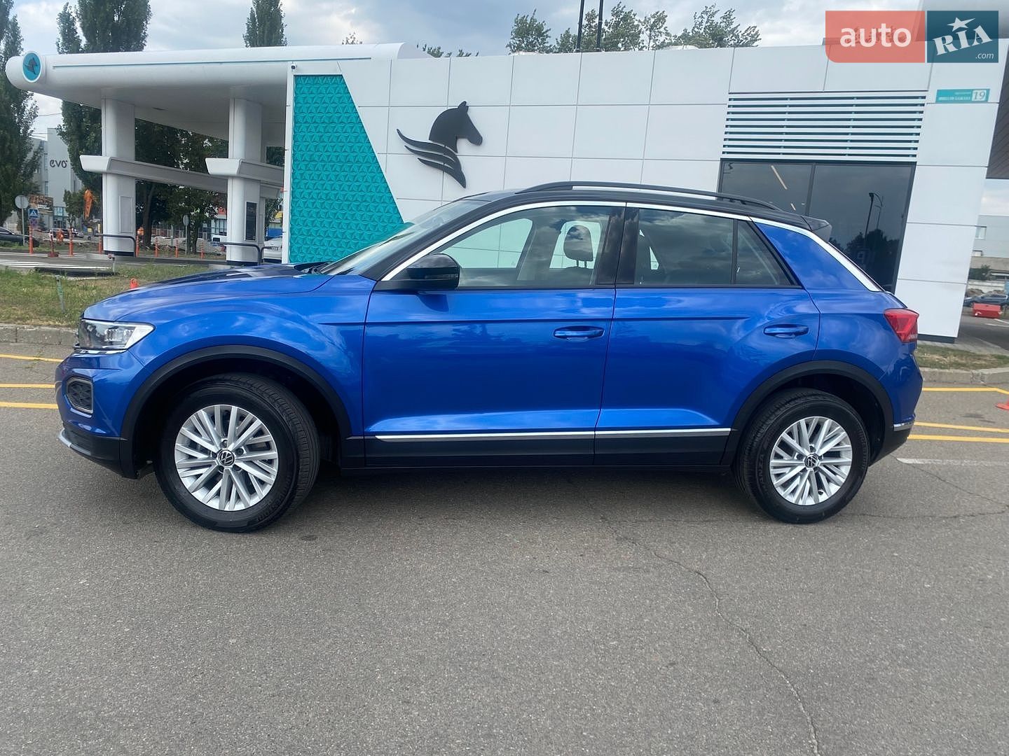 Volkswagen T-Roc 2021 VIN WVGZZZA1ZMV118727 фото оголошення 2 з 23