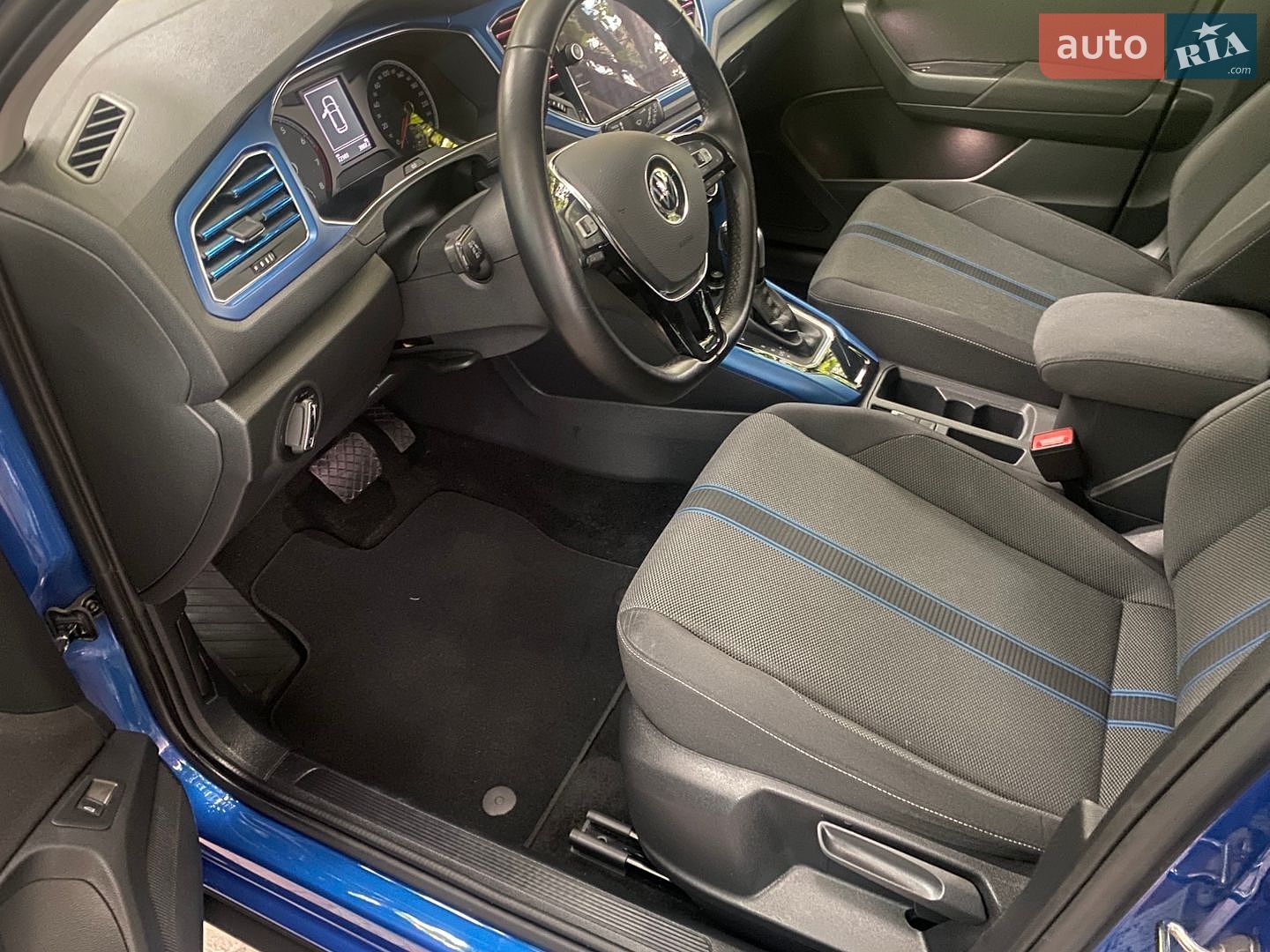 Volkswagen T-Roc 2021 VIN WVGZZZA1ZMV118727 фото оголошення 12 з 23