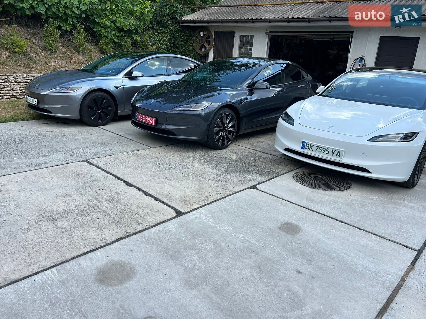 Tesla Model 3 2024 VIN 5YJ3E1EA4RF871875 фото оголошення 3 з 16