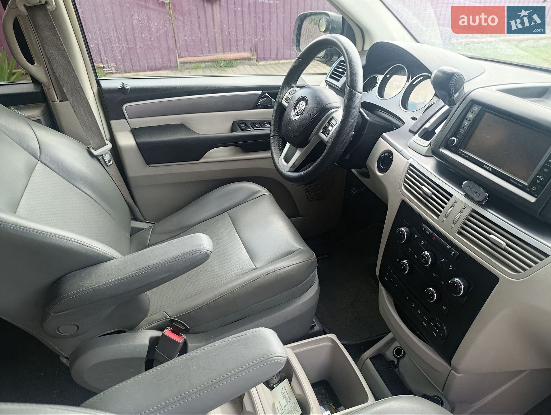 Volkswagen Routan 2013 VIN 2C4RVABG7ER134381 фото оголошення 12 з 45
