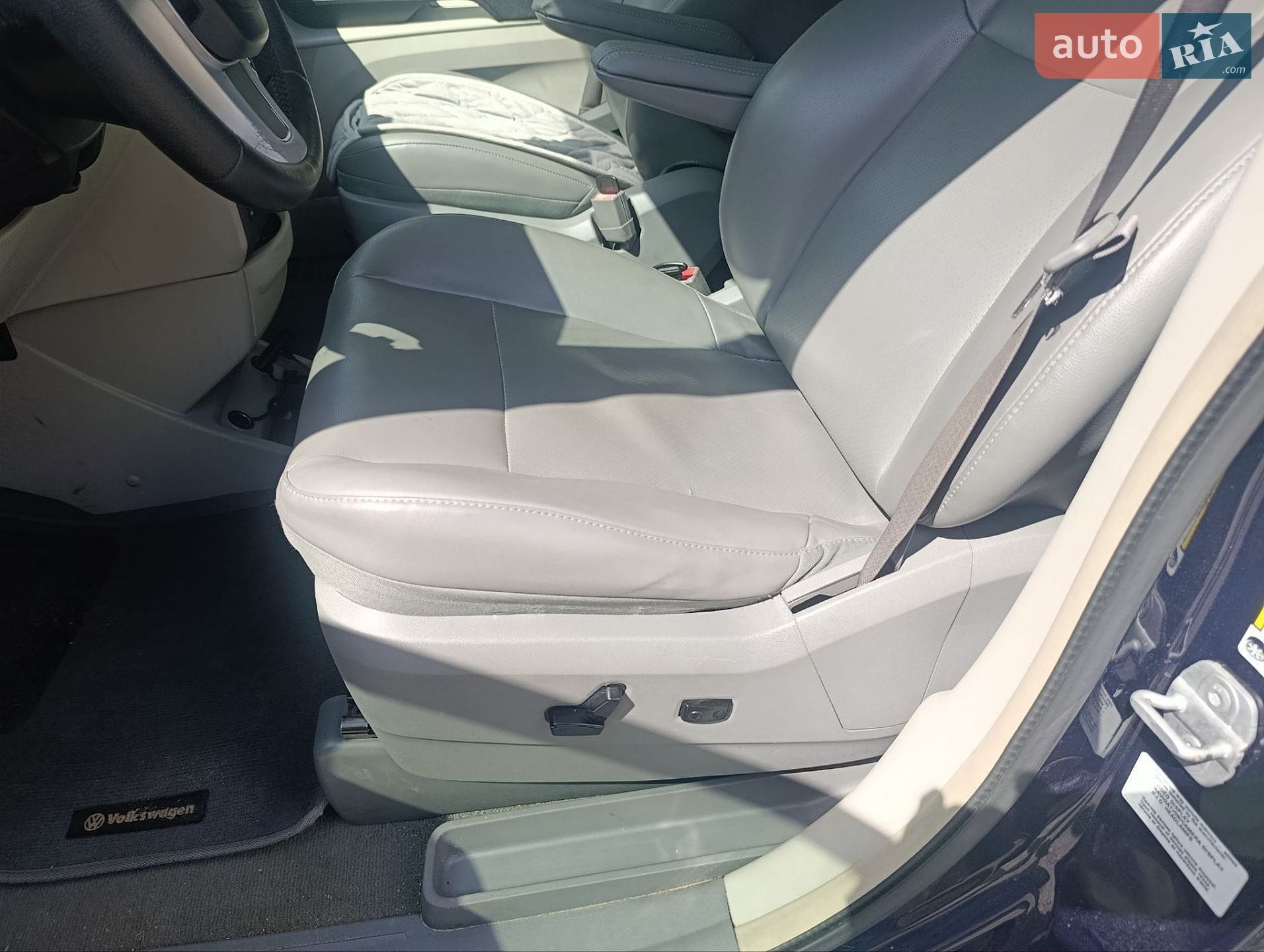 Volkswagen Routan 2013 VIN 2C4RVABG7ER134381 фото оголошення 17 з 45
