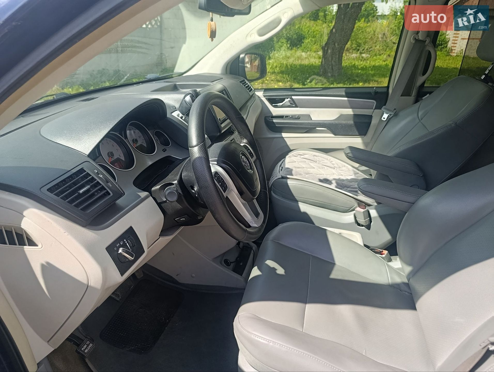 Volkswagen Routan 2013 VIN 2C4RVABG7ER134381 фото оголошення 18 з 45