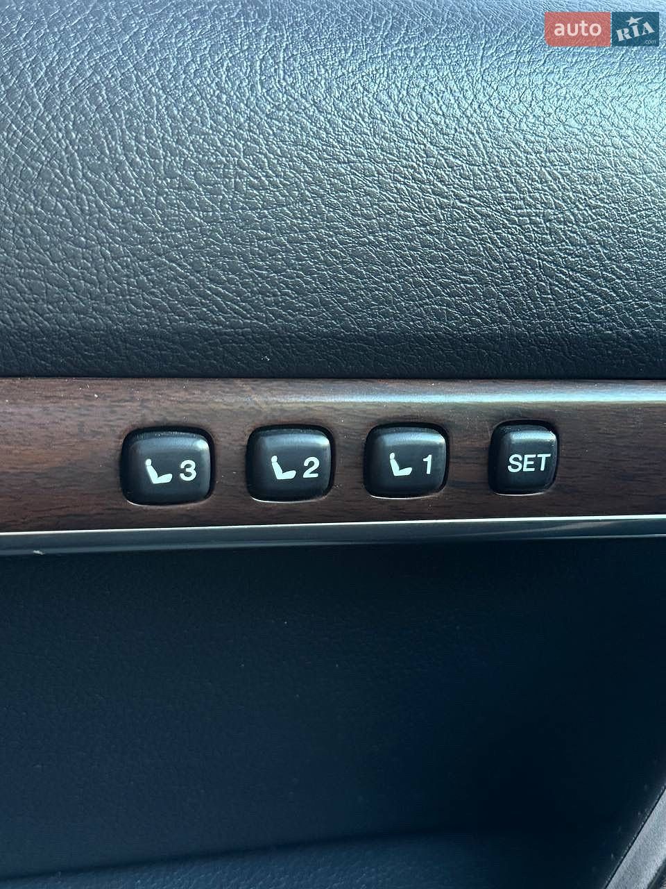 Toyota Land Cruiser 2019 VIN JTMCX05J504193765 фото оголошення 26 з 35