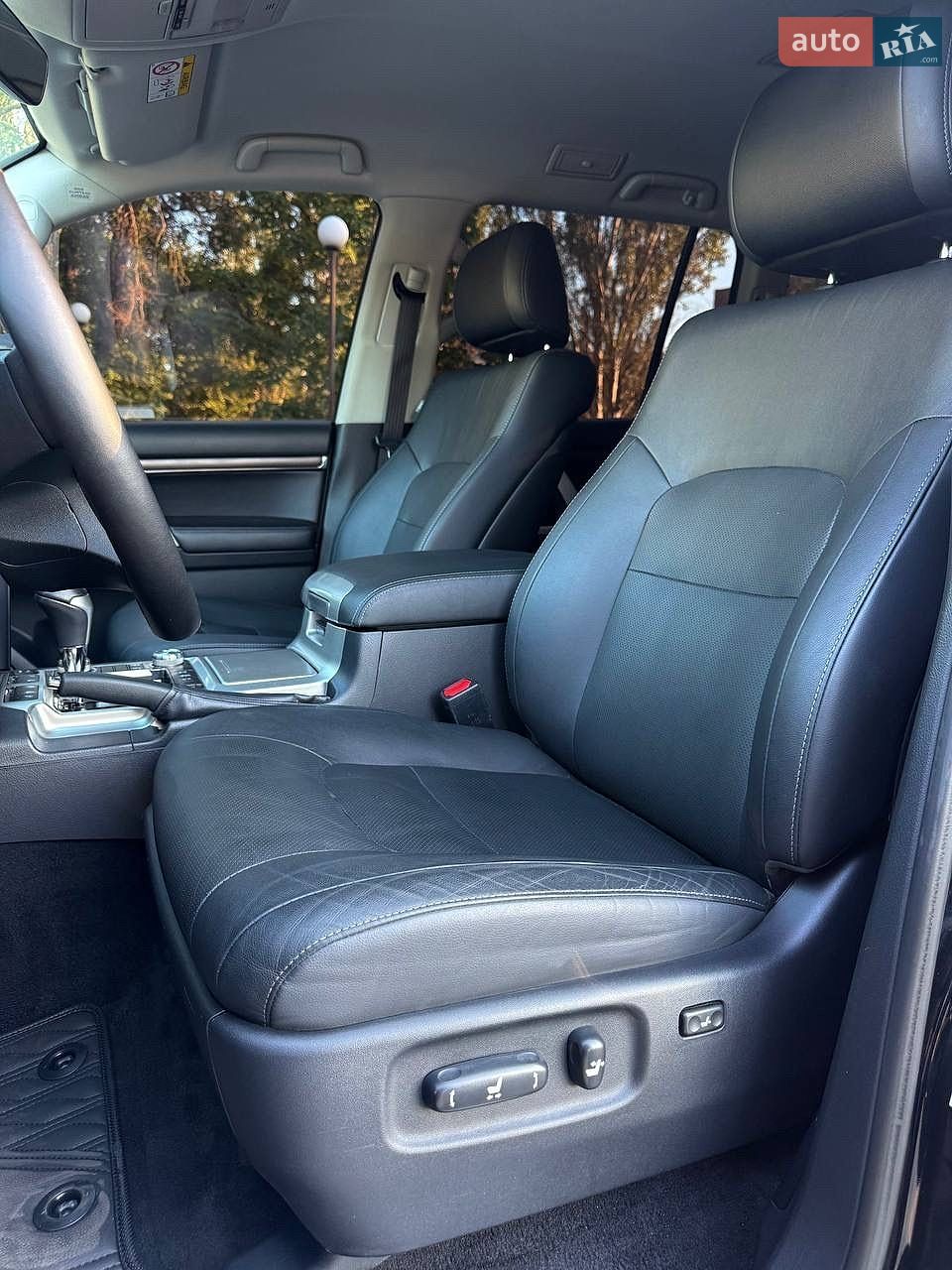 Toyota Land Cruiser 2019 VIN JTMCX05J504193765 фото оголошення 29 з 35