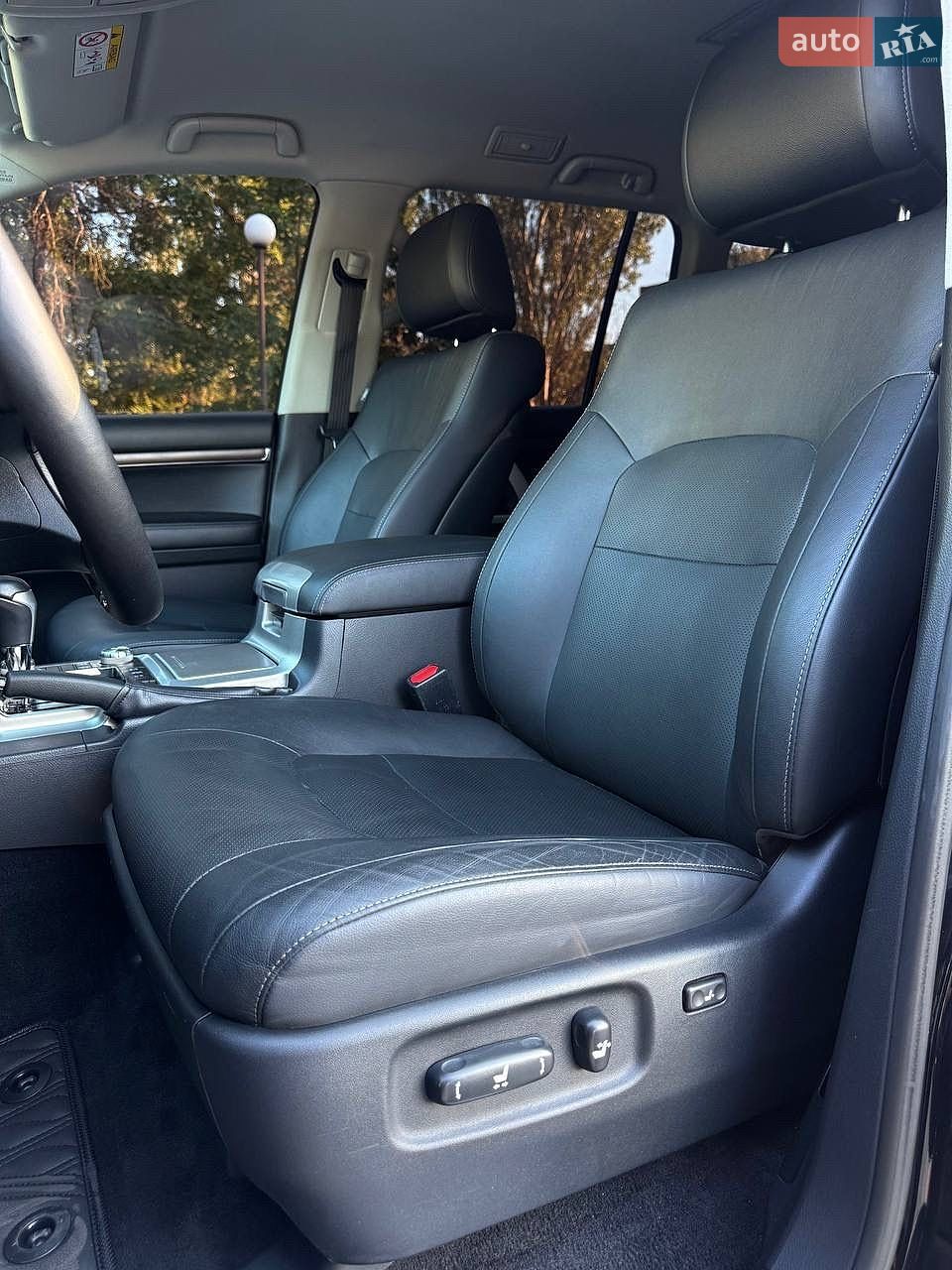 Toyota Land Cruiser 2019 VIN JTMCX05J504193765 фото оголошення 31 з 35