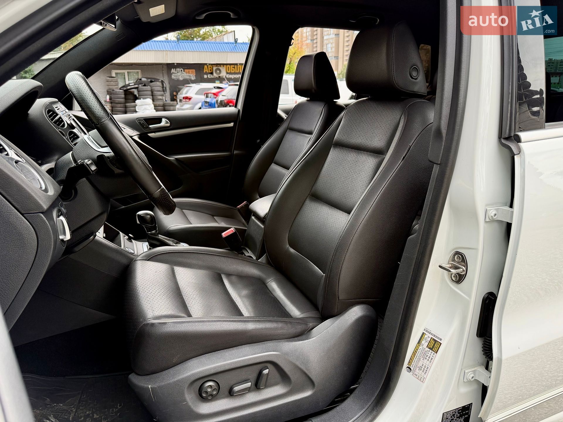 Volkswagen Tiguan 2016 VIN WVGBV7AXXGW006406 фото оголошення 8 з 20