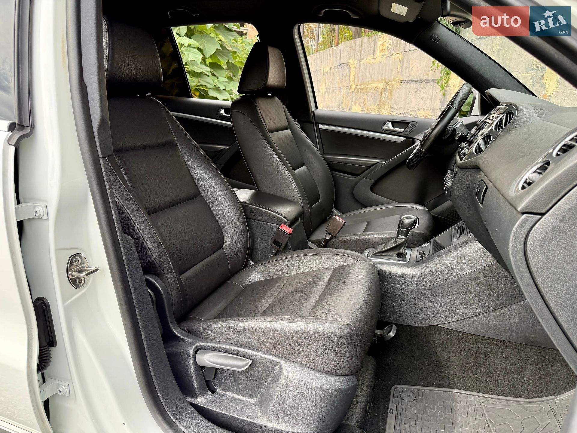Volkswagen Tiguan 2016 VIN WVGBV7AXXGW006406 фото оголошення 10 з 20