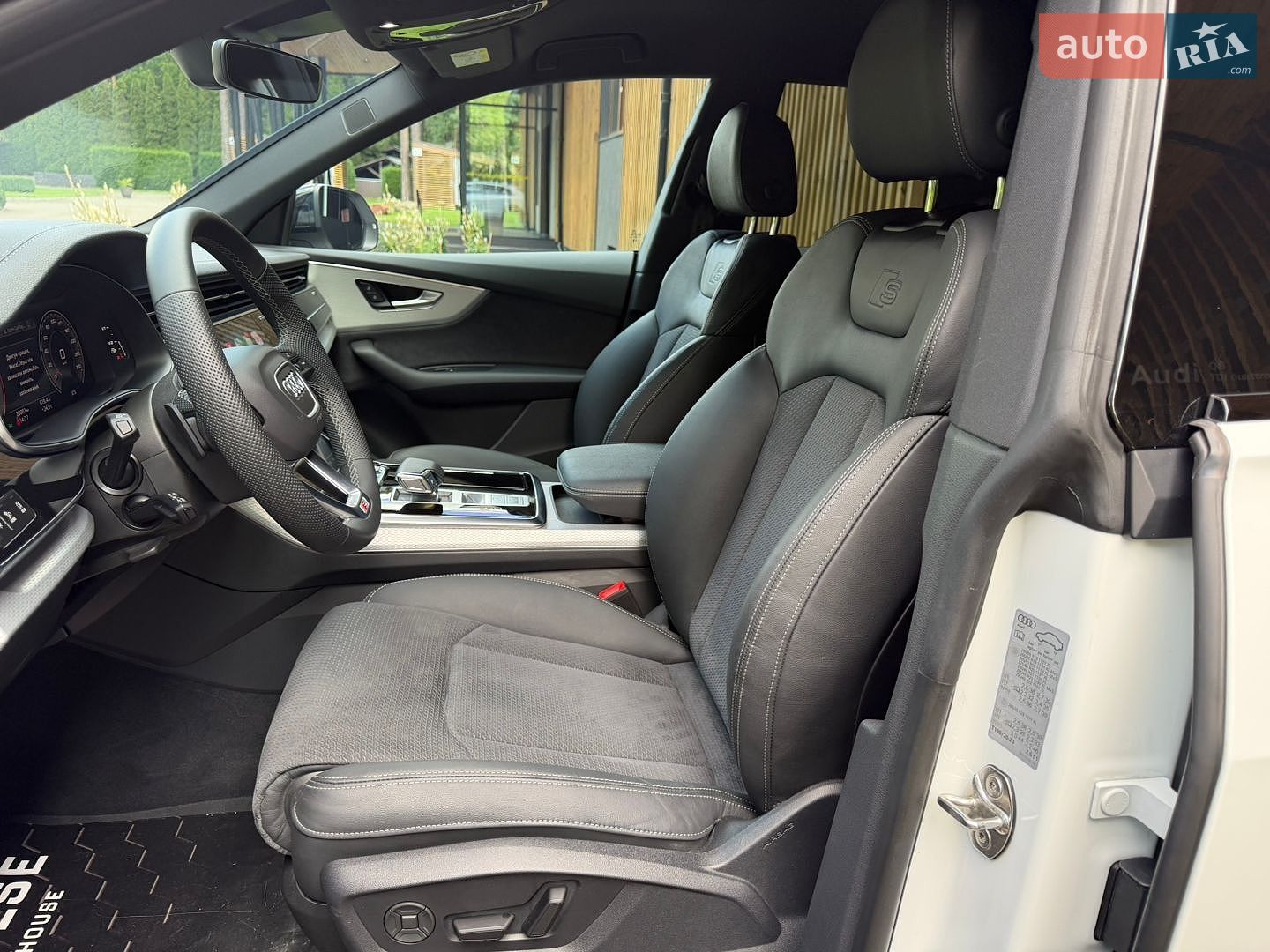 Audi Q8 2025 VIN WAUZZZF15SD035286 фото оголошення 33 з 57