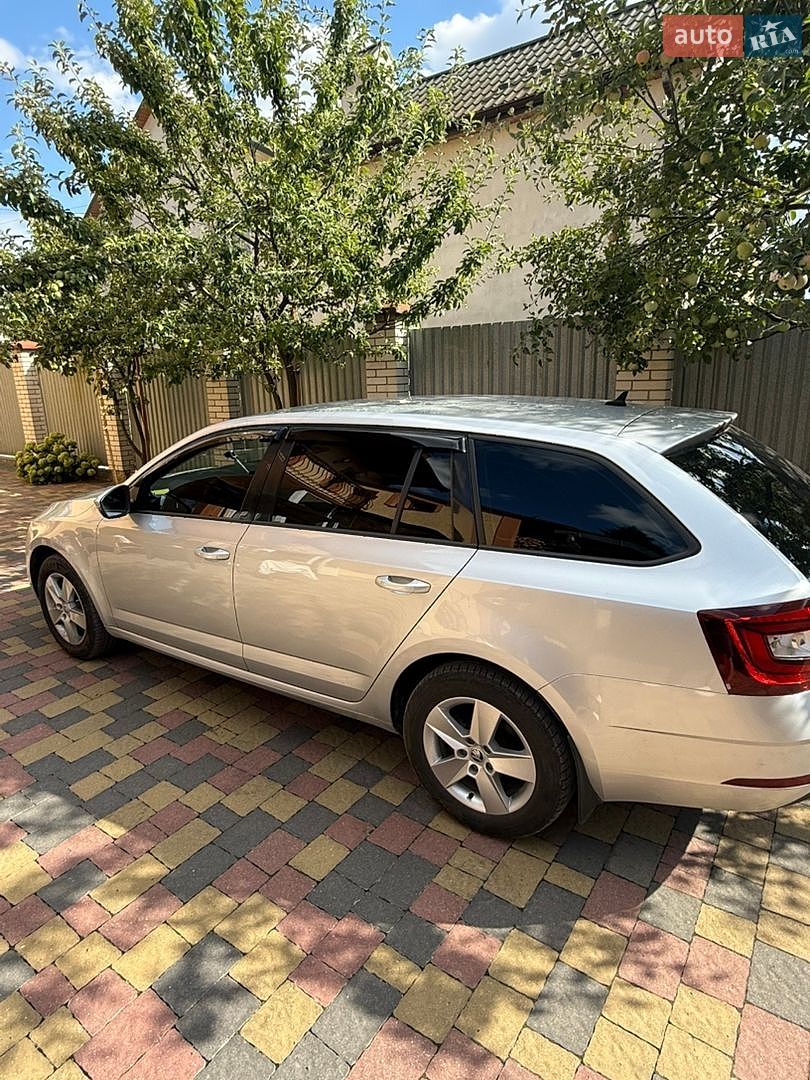 Skoda Octavia 2017 VIN TMBJD2NE7JB008594 фото оголошення 7 з 14