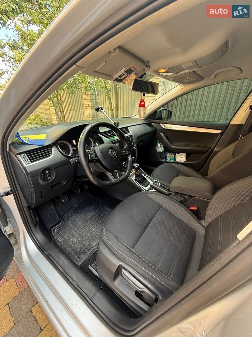 Skoda Octavia 2017 VIN TMBJD2NE7JB008594 фото оголошення 10 з 14