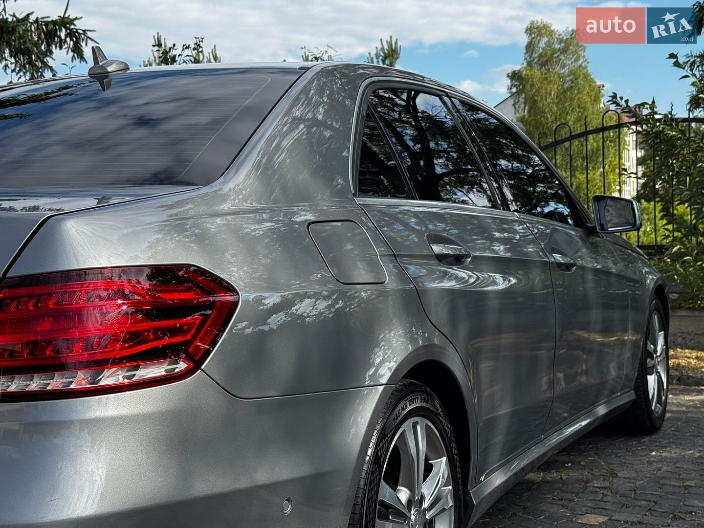 Mercedes-Benz E-Class 2013 VIN WDDHF0CB7EA940270 фото оголошення 12 з 32