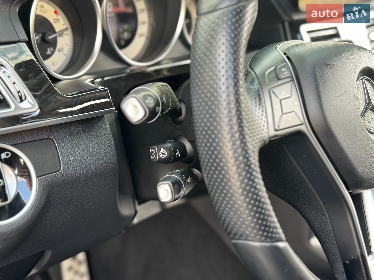 Mercedes-Benz E-Class 2013 VIN WDDHF0CB7EA940270 фото оголошення 19 з 32
