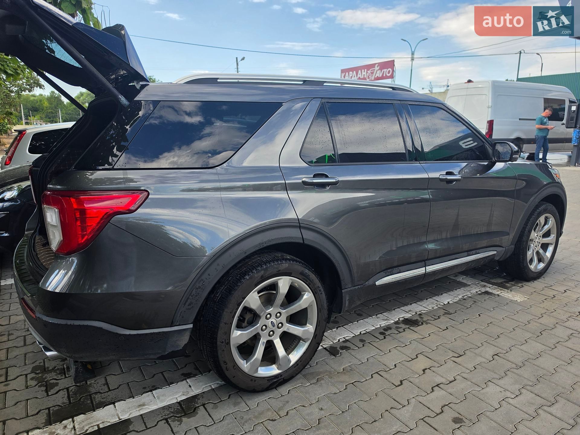 Ford Explorer 2019 VIN 1FM5K8HC8LGB29351 фото оголошення 7 з 15