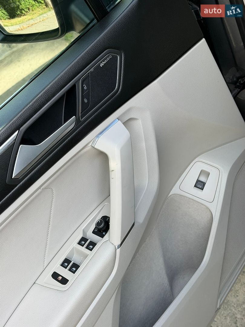 Volkswagen Tiguan 2019 VIN WVGZZZ5NZKM167162 фото оголошення 23 з 62