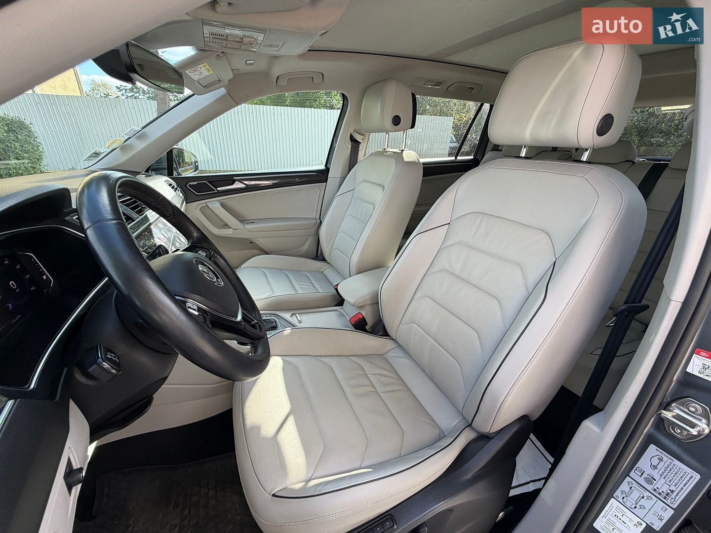 Volkswagen Tiguan 2019 VIN WVGZZZ5NZKM167162 фото оголошення 28 з 62