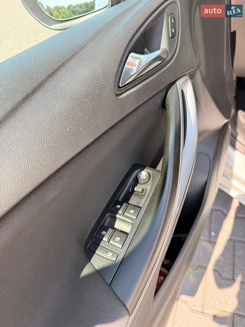 Opel Astra 2017 VIN W0VBD8EK7J8015187 фото оголошення 11 з 12