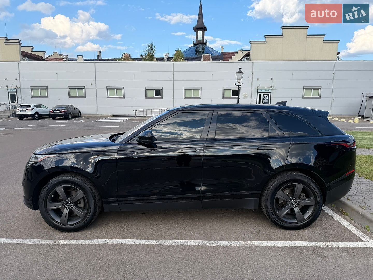 Land Rover Range Rover Velar 2018 VIN SALYB2RX5JA769994 фото оголошення 4 з 15