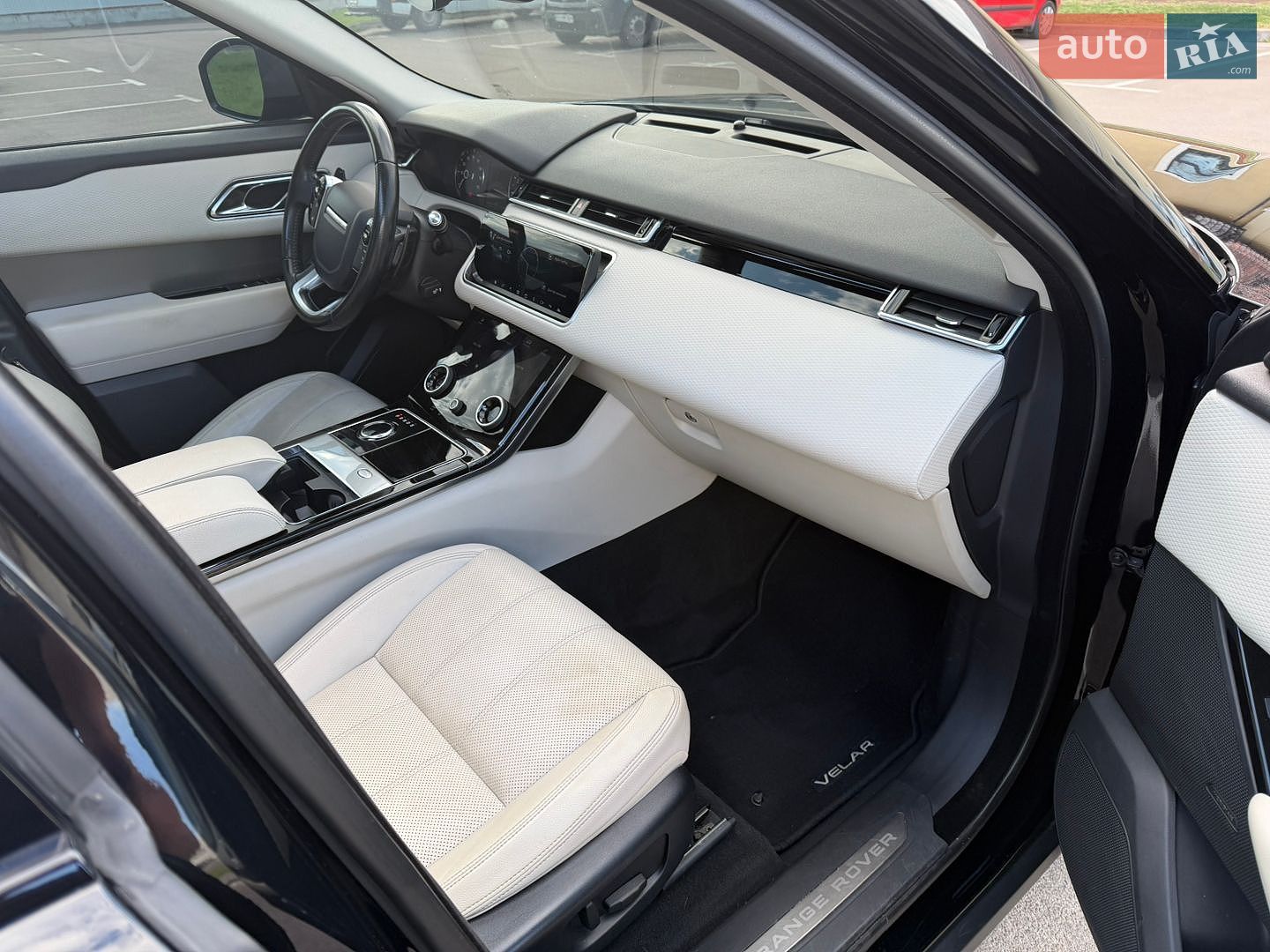 Land Rover Range Rover Velar 2018 VIN SALYB2RX5JA769994 фото оголошення 12 з 15