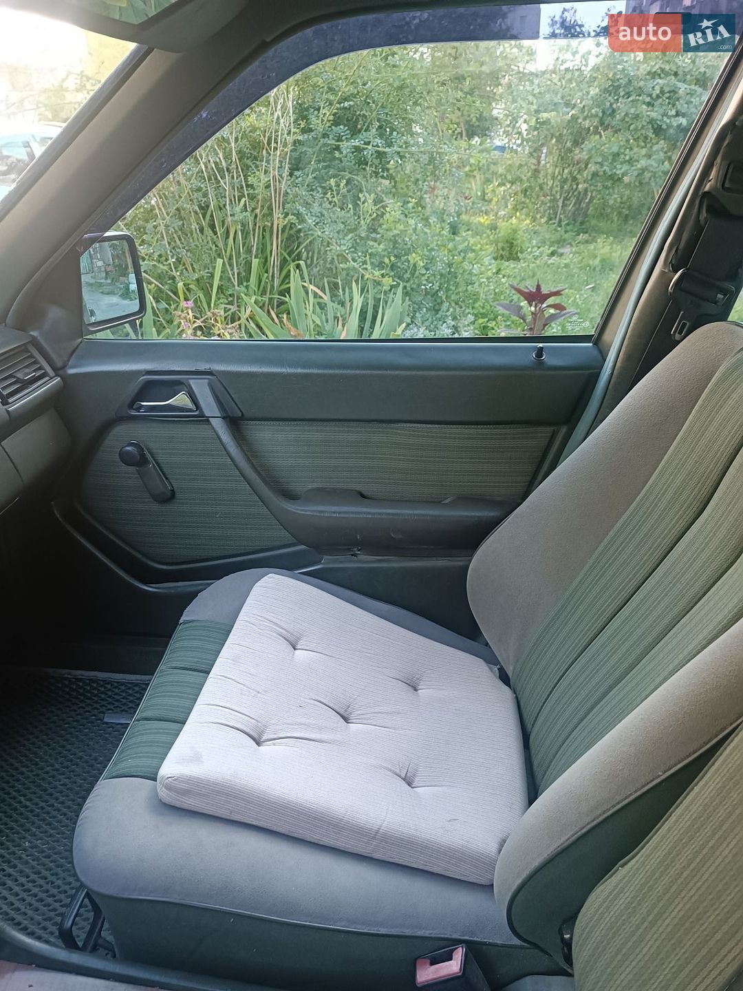 Mercedes-Benz E-Class 1985 VIN WDB1240201A057403 фото оголошення 2 з 8