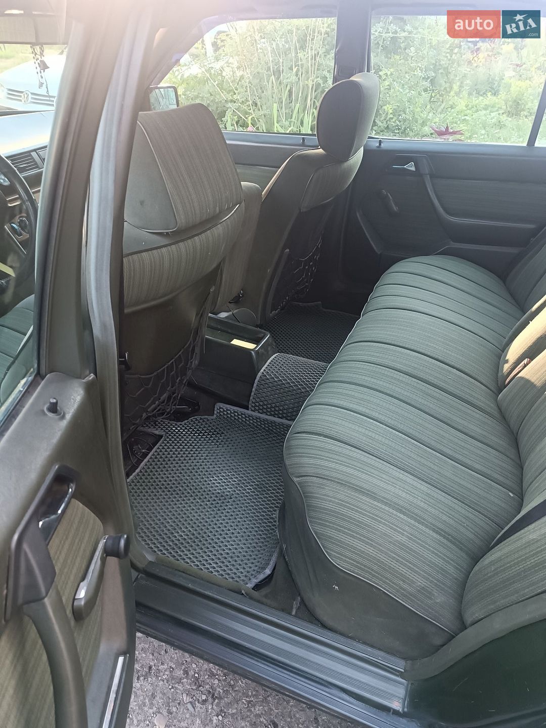 Mercedes-Benz E-Class 1985 VIN WDB1240201A057403 фото оголошення 3 з 8