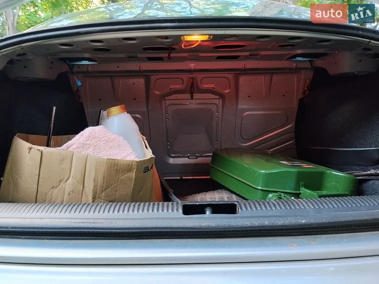 Audi A4 1998 VIN WAUZZZ8DZWA195889 фото оголошення 2 з 12