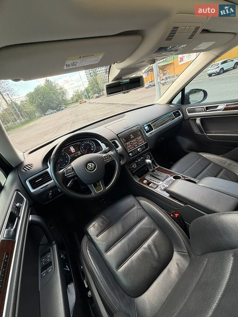 Volkswagen Touareg 2015 VIN WVGEP9BP1GD007036 фото оголошення 14 з 29