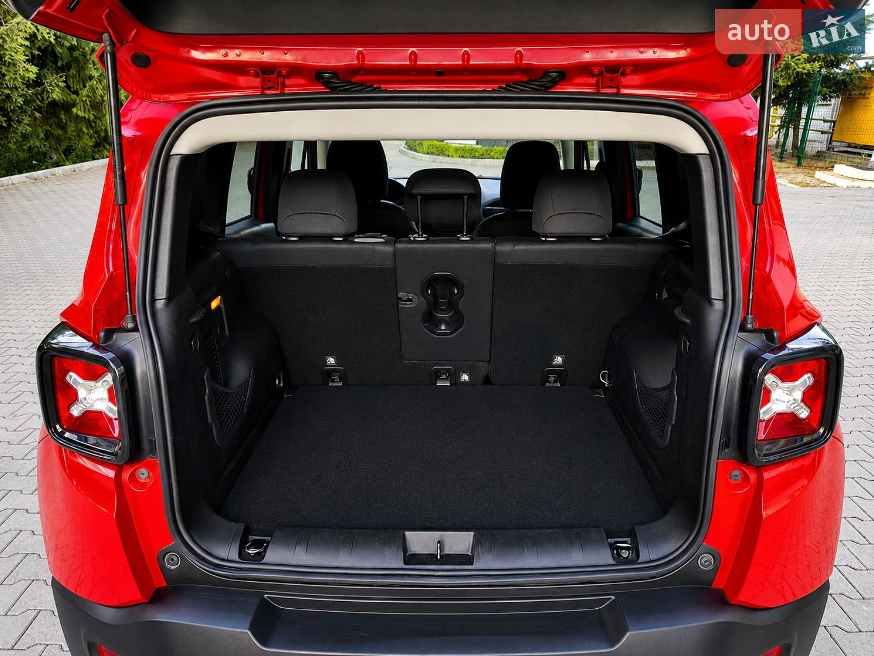 Jeep Renegade 2020 VIN ZACNJABB8LPL41102 фото оголошення 12 з 23