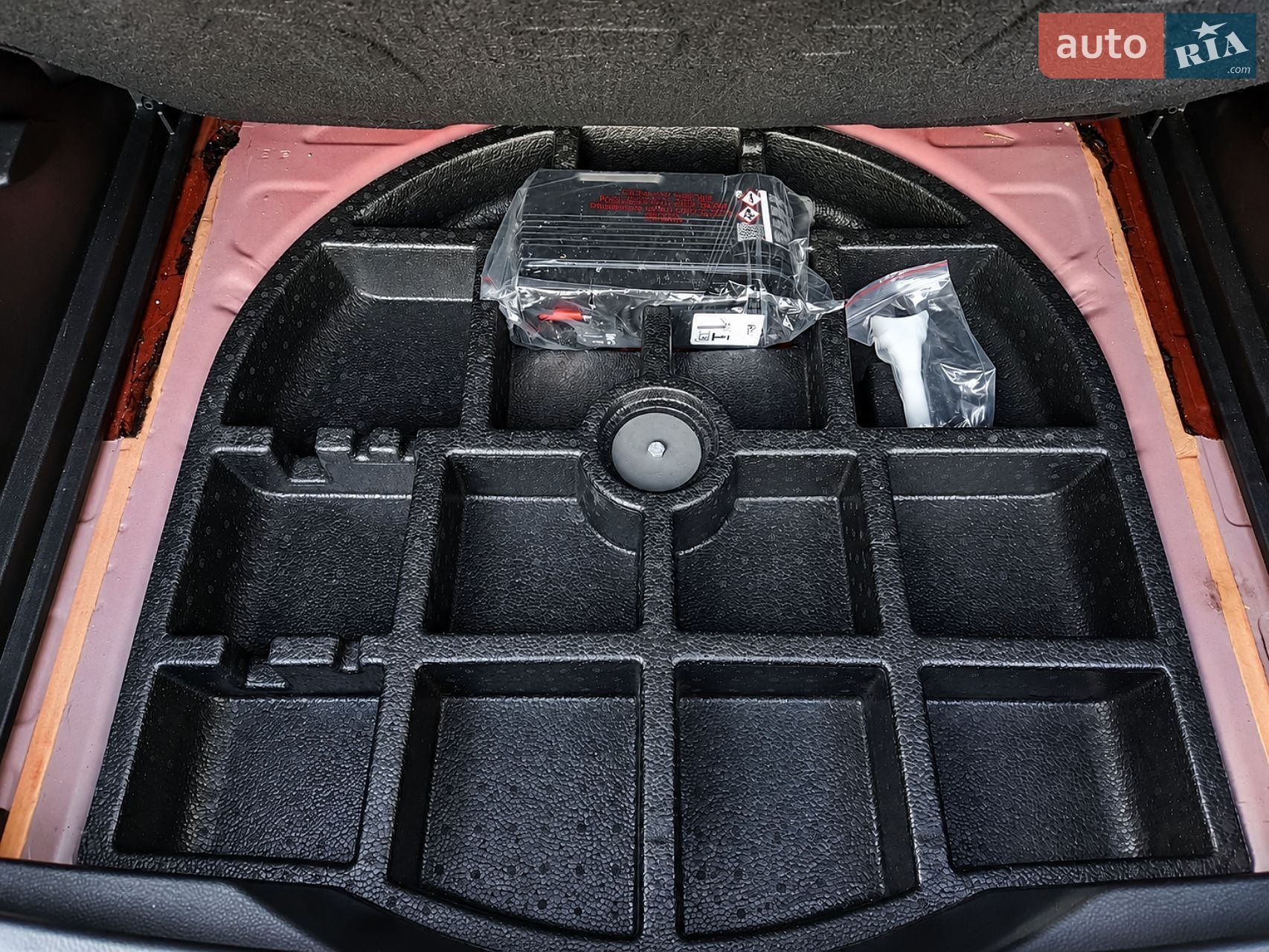 Jeep Renegade 2020 VIN ZACNJABB8LPL41102 фото оголошення 16 з 23