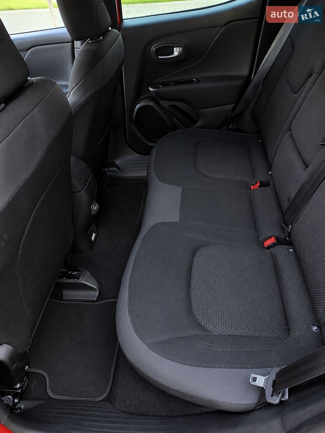 Jeep Renegade 2020 VIN ZACNJABB8LPL41102 фото оголошення 18 з 23