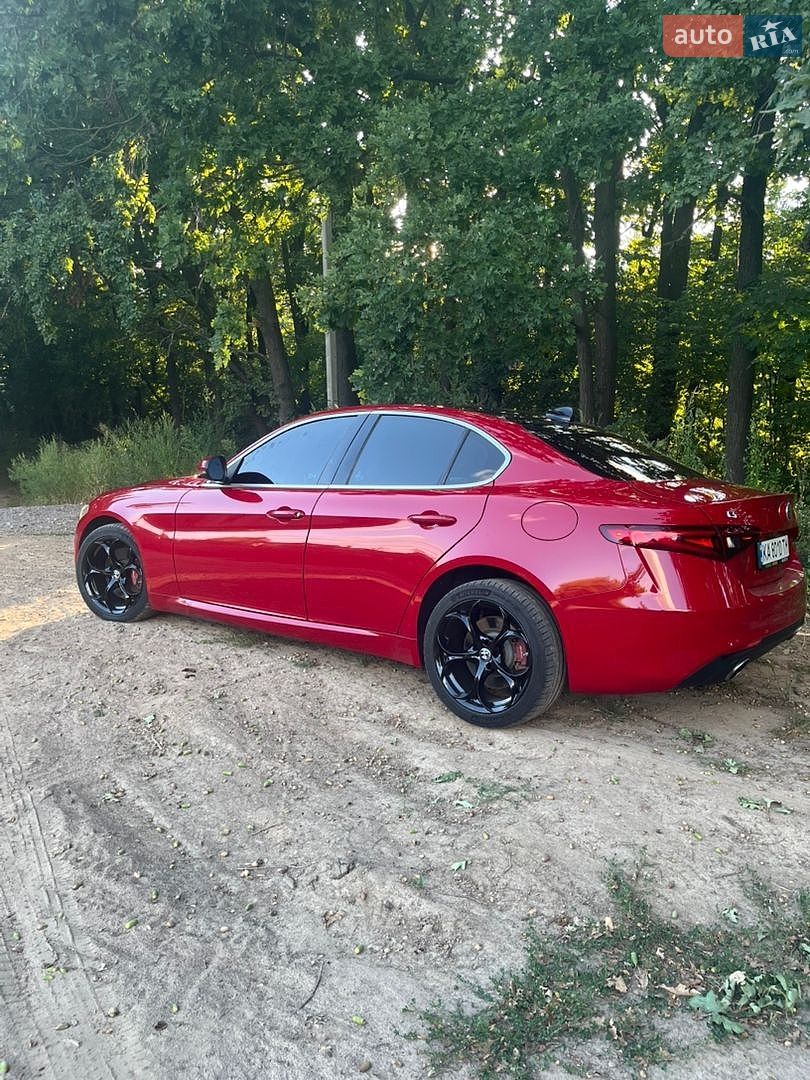 Alfa Romeo Giulia 2017 VIN ZARFAEDN4J7567126 фото оголошення 2 з 16