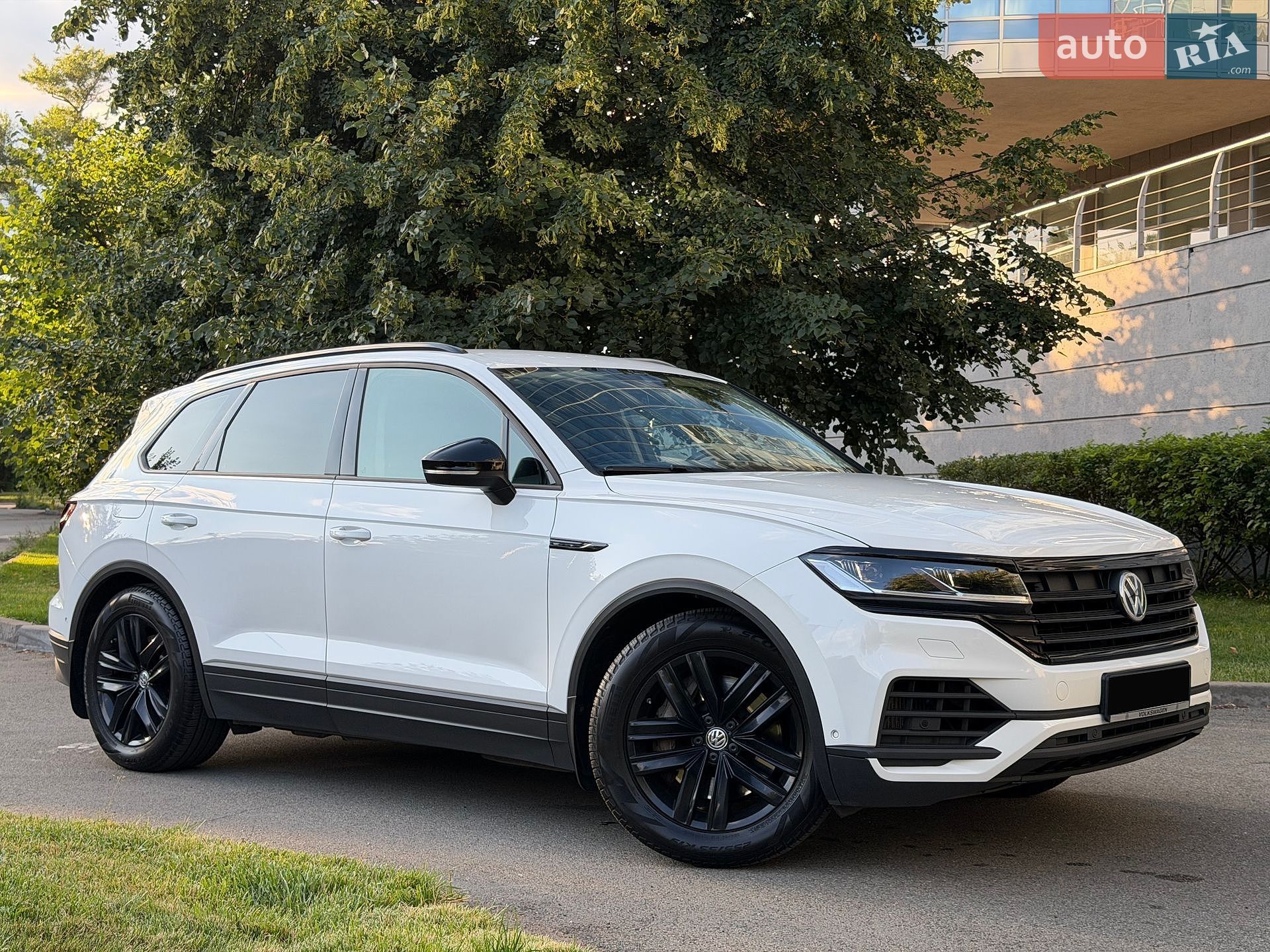 Volkswagen Touareg 2019 VIN WVGZZZCRZLD008985 фото оголошення 4 з 30