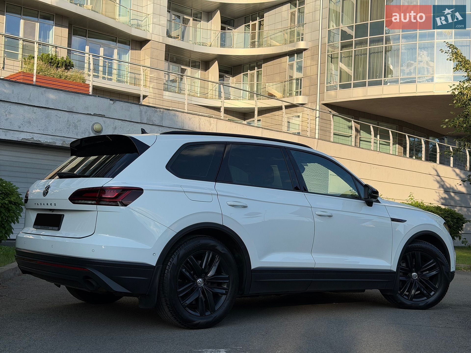 Volkswagen Touareg 2019 VIN WVGZZZCRZLD008985 фото оголошення 8 з 30