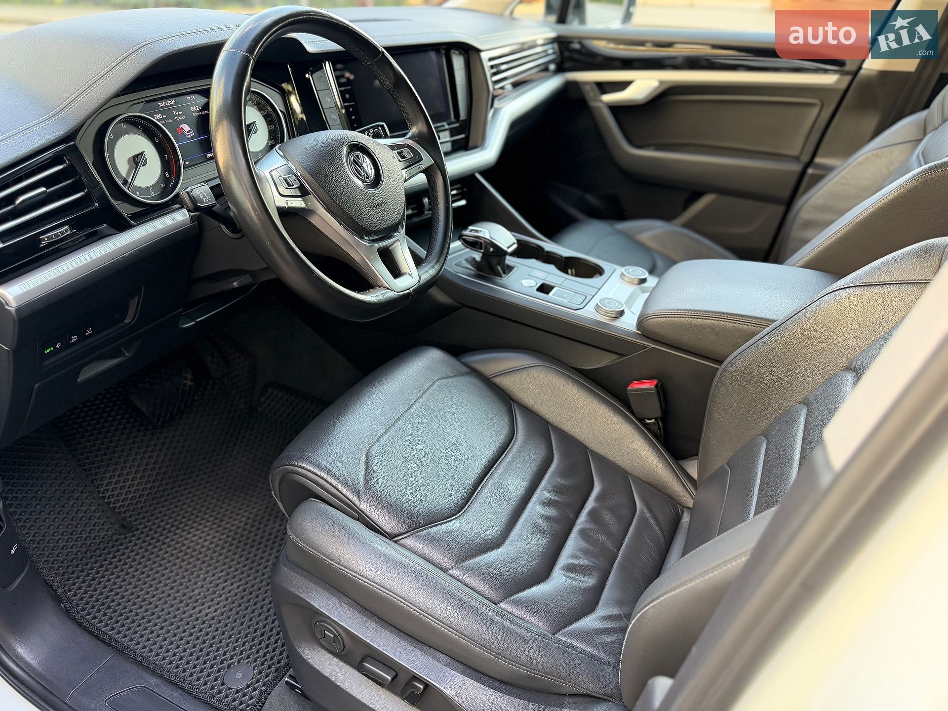 Volkswagen Touareg 2019 VIN WVGZZZCRZLD008985 фото оголошення 15 з 30
