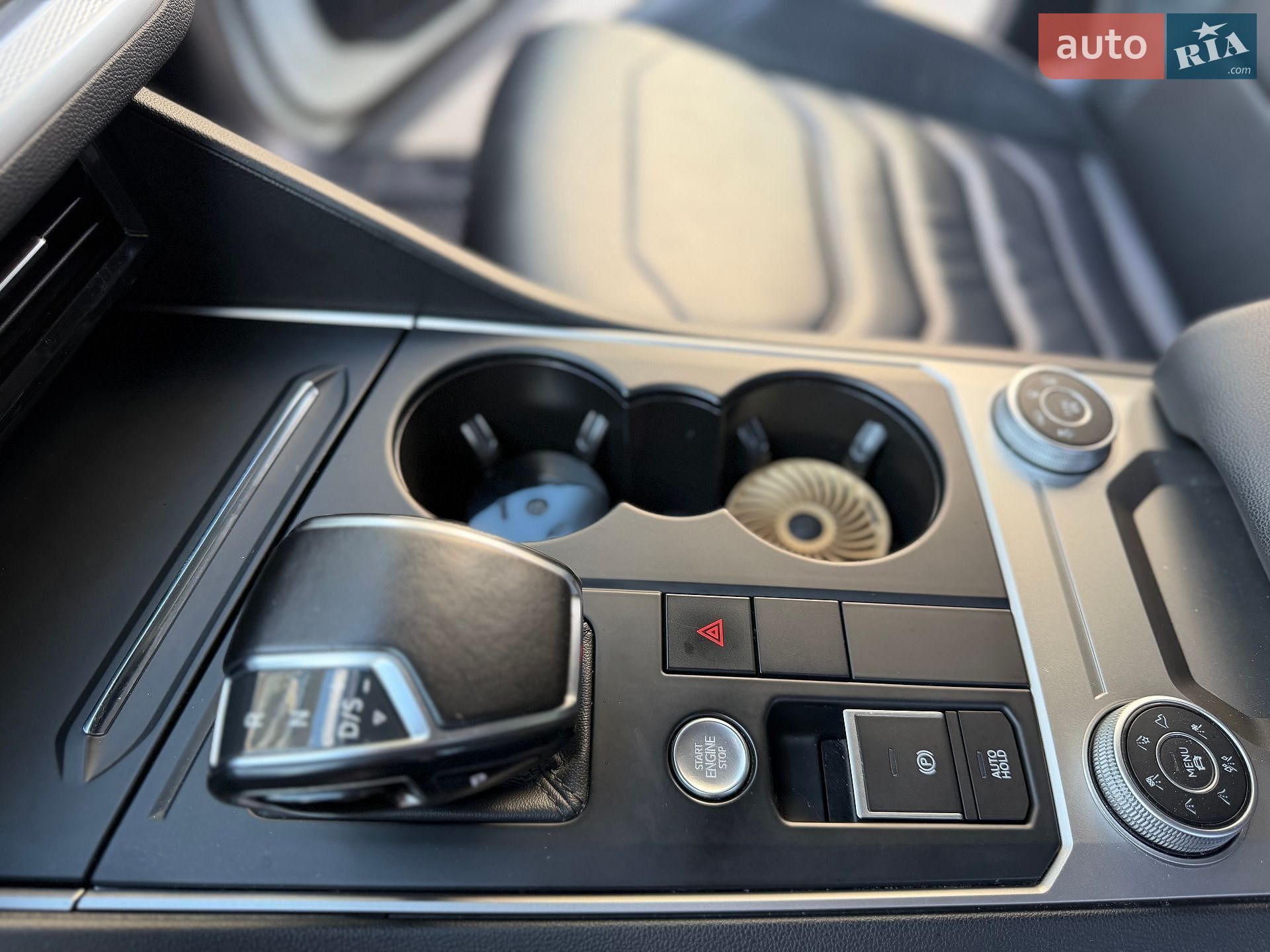 Volkswagen Touareg 2019 VIN WVGZZZCRZLD008985 фото оголошення 20 з 30