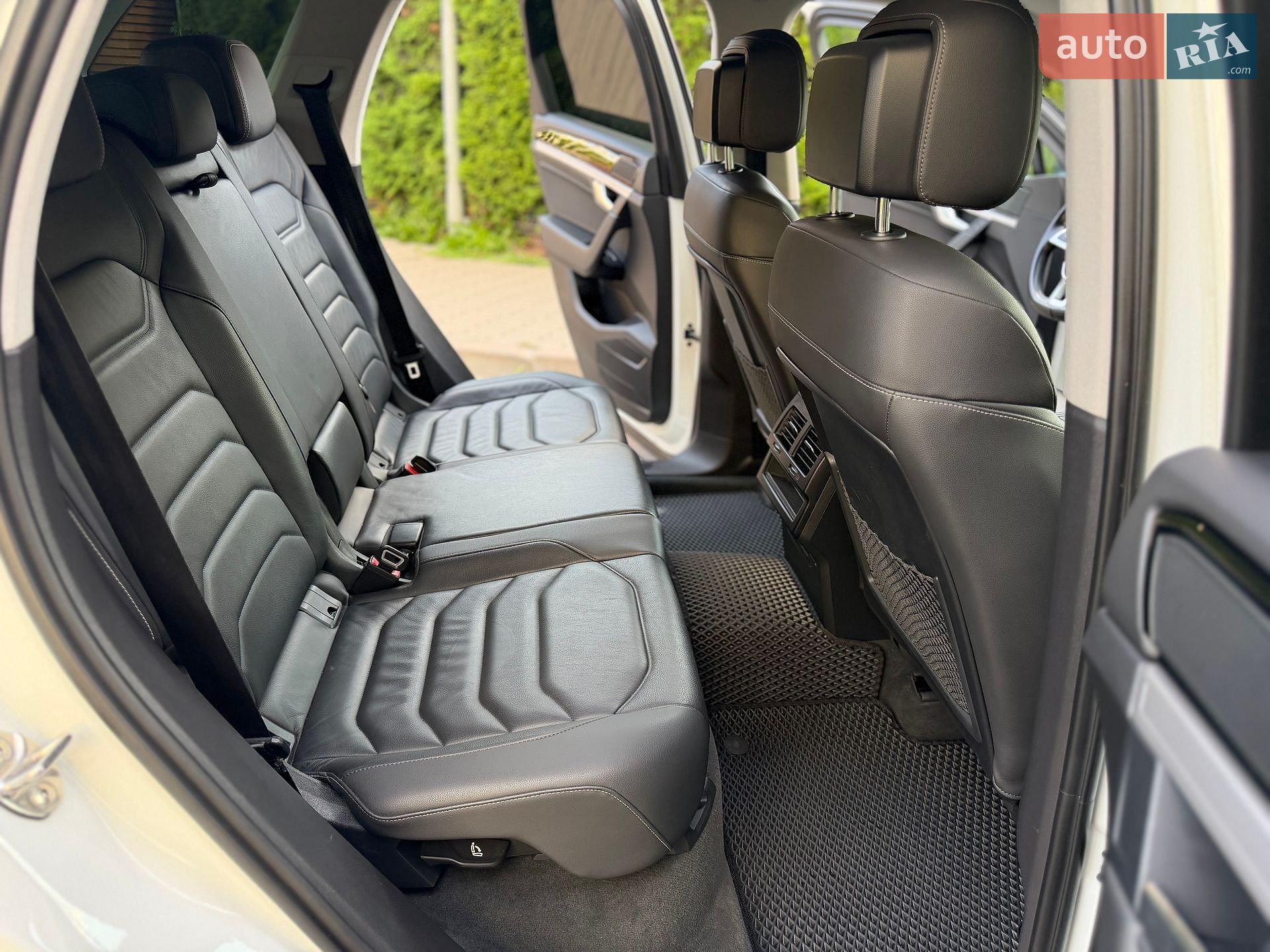 Volkswagen Touareg 2019 VIN WVGZZZCRZLD008985 фото оголошення 16 з 30